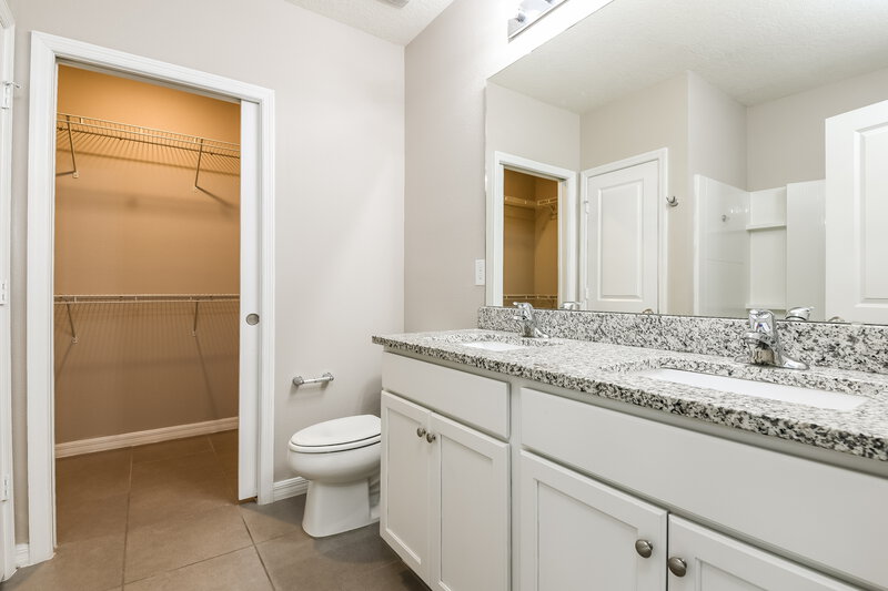 1,765/Mo, 326 Montgomery Ct Kissimmee, FL 34758 Main Bathroom View