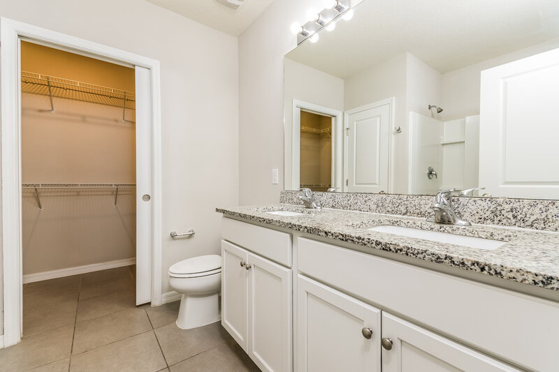 1,710/Mo, 348 Colony Ct Kissimmee, FL 34758 Main Bathroom View