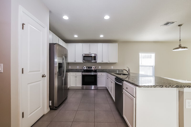 1,715/Mo, 386 Colonade Ct Kissimmee, FL 34758 Kitchen View