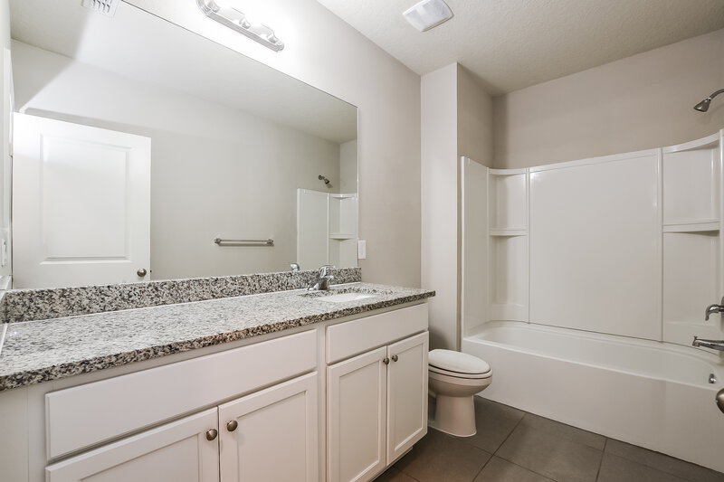 1,715/Mo, 386 Colonade Ct Kissimmee, FL 34758 Bathroom View