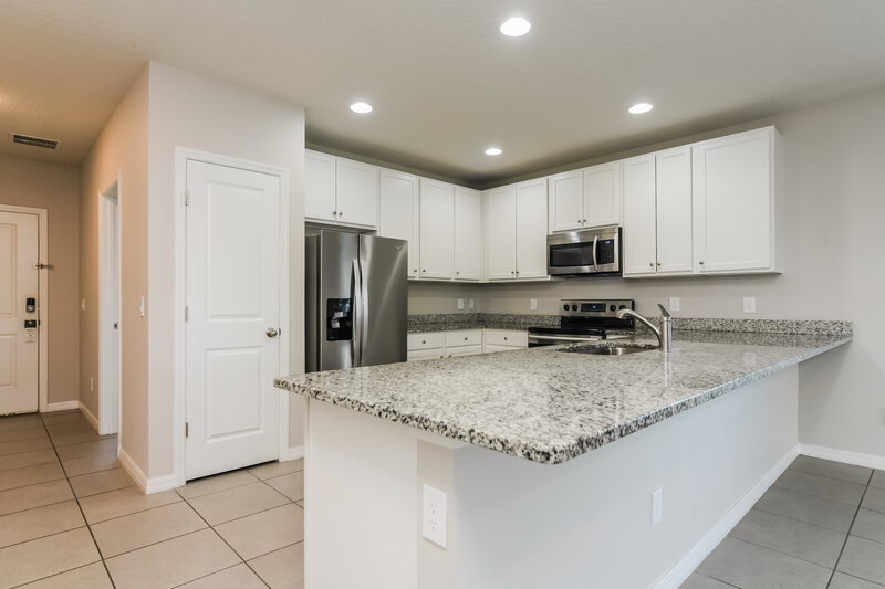 1,725/Mo, 501 Elbridge Pl Kissimmee, FL 34758 Kitchen View 2