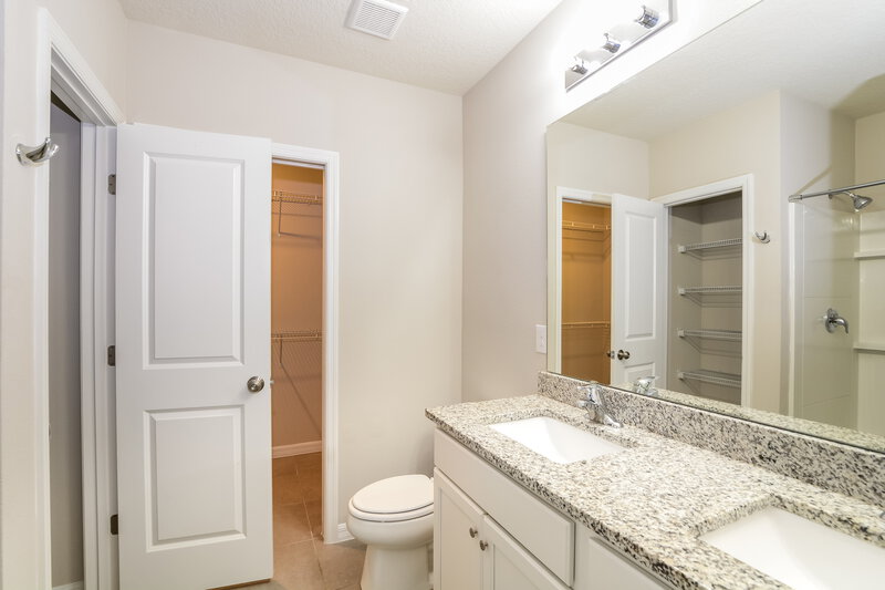 1,680/Mo, 60 Sawfish Ct Poinciana, FL 34759 Main Bathroom View