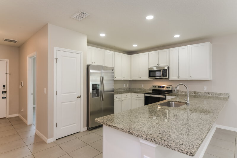 1,800/Mo, 651 Mercado Ct Kissimmee, FL 34758 Kitchen View 2