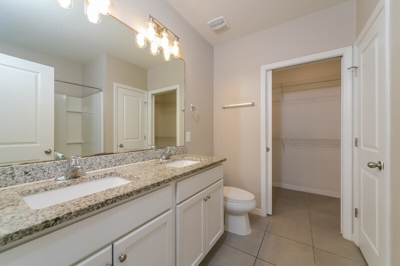 1,800/Mo, 651 Mercado Ct Kissimmee, FL 34758 Main Bathroom View