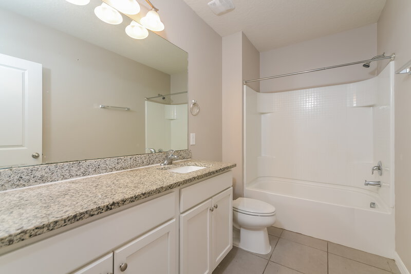 1,800/Mo, 651 Mercado Ct Kissimmee, FL 34758 Bathroom View