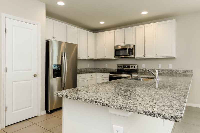 1,650/Mo, 670 Basingstoke Ct Kissimmee, FL 34758 Kitchen View 2