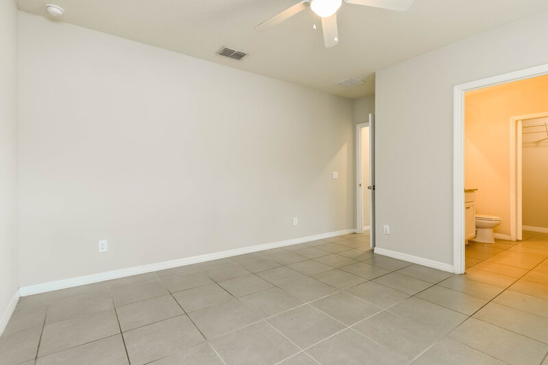 1,650/Mo, 670 Basingstoke Ct Kissimmee, FL 34758 Main Bedroom View 2