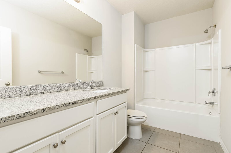 1,650/Mo, 670 Basingstoke Ct Kissimmee, FL 34758 Bathroom View