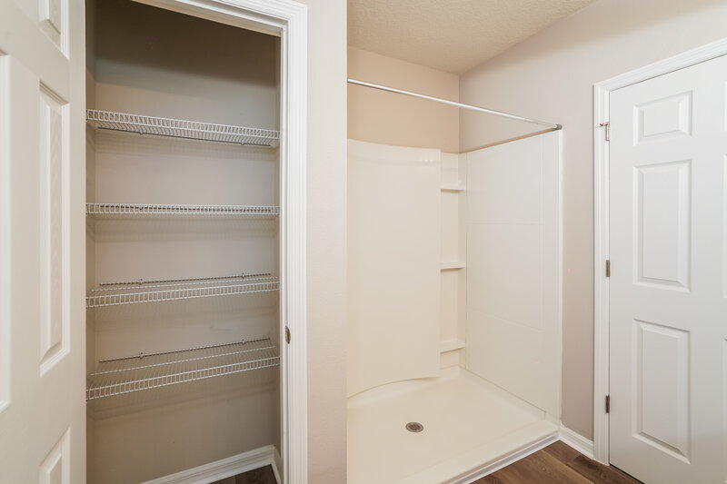 2,085/Mo, 722 Fulmar Ct Poinciana, FL 34759 Main Bathroom View 2