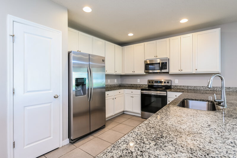 1,915/Mo, 859 Pisa Ln Kissimmee, FL 34758 Kitchen View 2