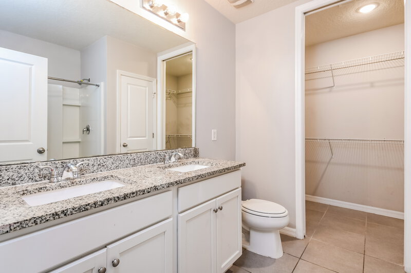 1,915/Mo, 859 Pisa Ln Kissimmee, FL 34758 Main Bathroom View