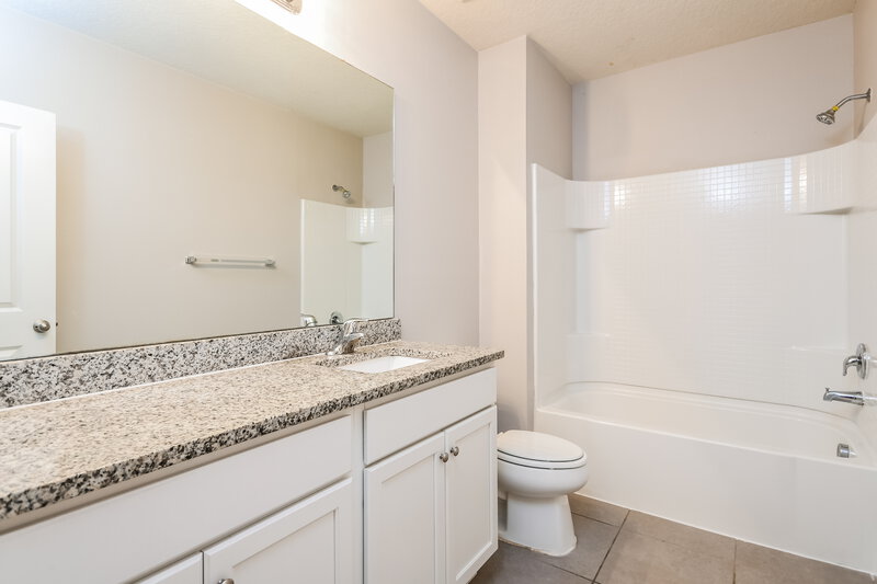 1,915/Mo, 859 Pisa Ln Kissimmee, FL 34758 Bathroom View