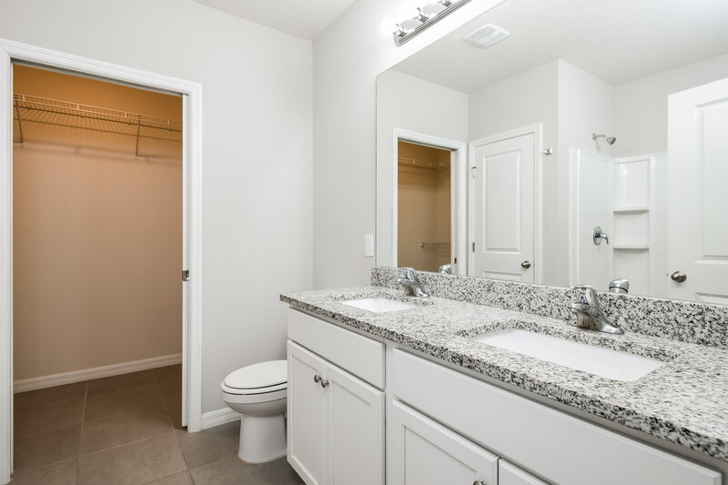 1,825/Mo, 903 Dartmouth Ct Kissimmee, FL 34758 Main Bathroom View