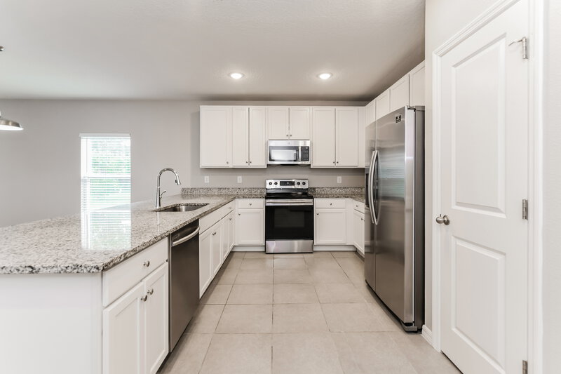 2,840/Mo, 911 Alsace Dr Kissimmee, FL 34759 Kitchen View