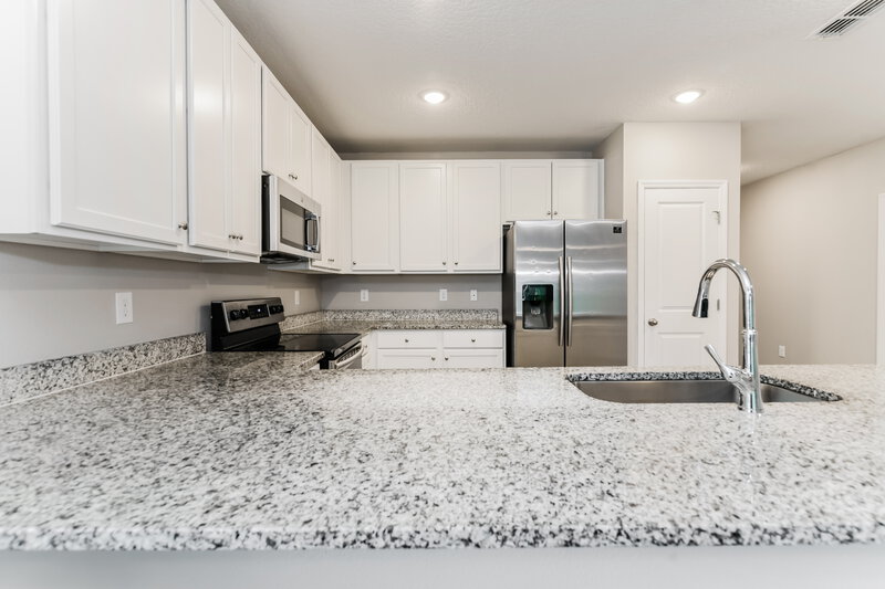 2,840/Mo, 911 Alsace Dr Kissimmee, FL 34759 Kitchen View 2