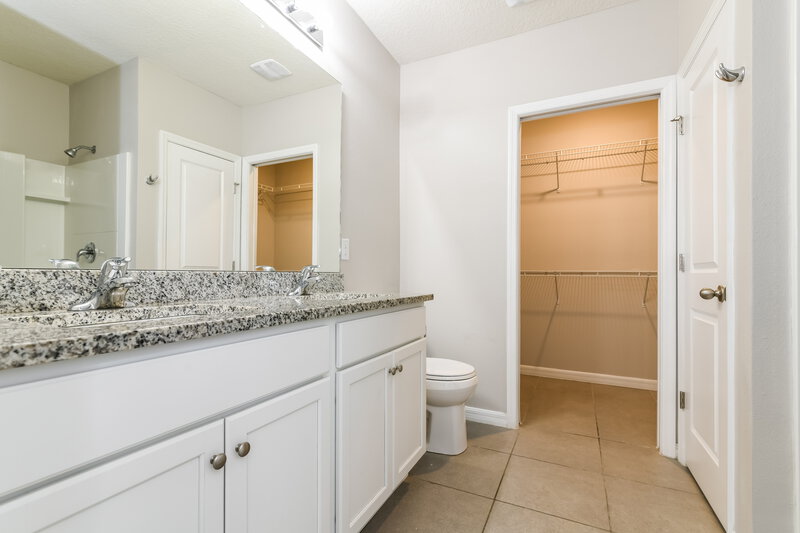 1,715/Mo, 956 Louvre Ct Kissimmee, FL 34759 Main Bathroom View
