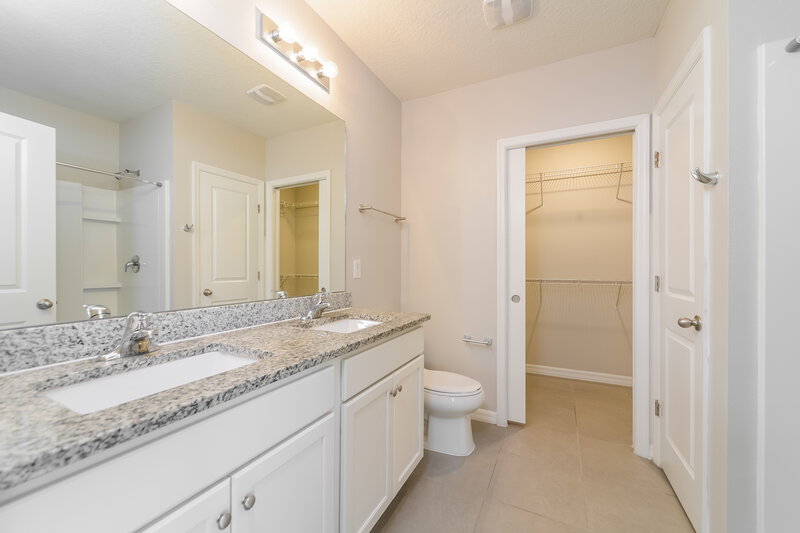 1,940/Mo, 994 James Dr Poinciana, FL 34759 Main Bathroom View