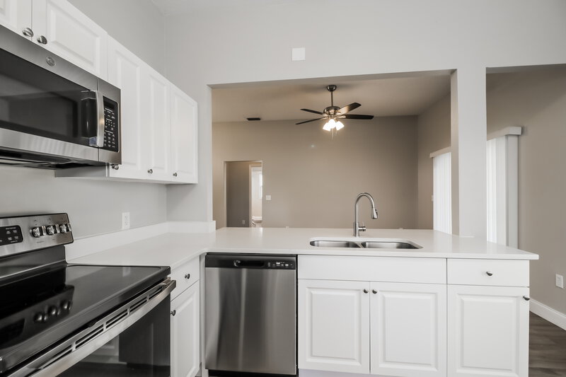 2,045/Mo, 2344 Island Club Way Orlando, FL 32822 Kitchen View 2