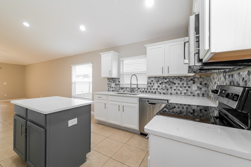 2,240/Mo, 2765 Eagle Canyon Dr S Kissimmee, FL 34746 Kitchen View 2
