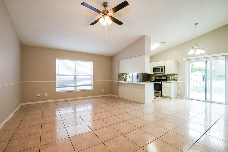 2,675/Mo, 13710 Glasser Ave Orlando, FL 32826 Living Room View 2