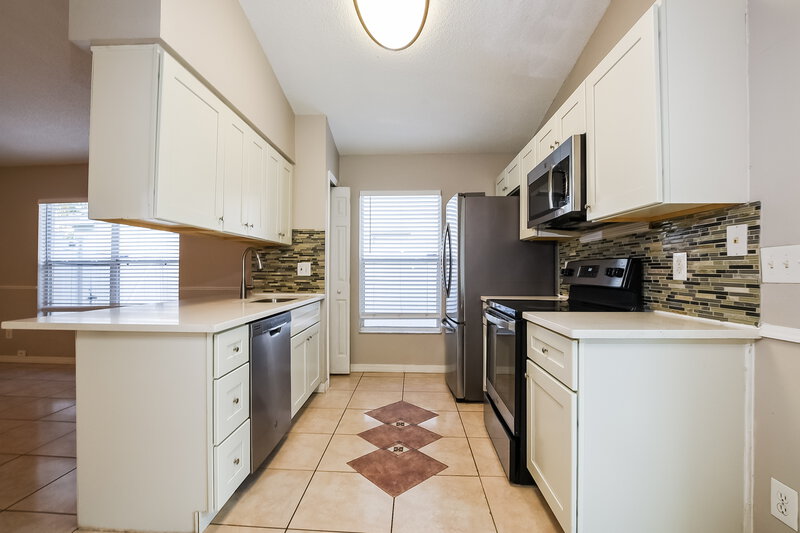 2,675/Mo, 13710 Glasser Ave Orlando, FL 32826 Kitchen View