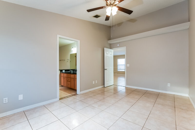 2,675/Mo, 13710 Glasser Ave Orlando, FL 32826 Main Bedroom View 2
