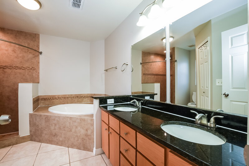 2,675/Mo, 13710 Glasser Ave Orlando, FL 32826 Main Bathroom View