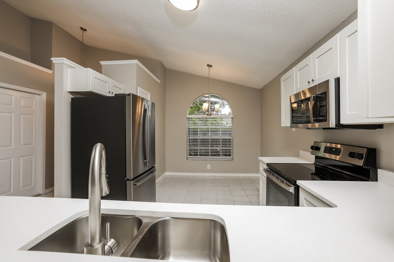 2,210/Mo, 1650 Riveredge Rd Oviedo, FL 32766 Kitchen View 2