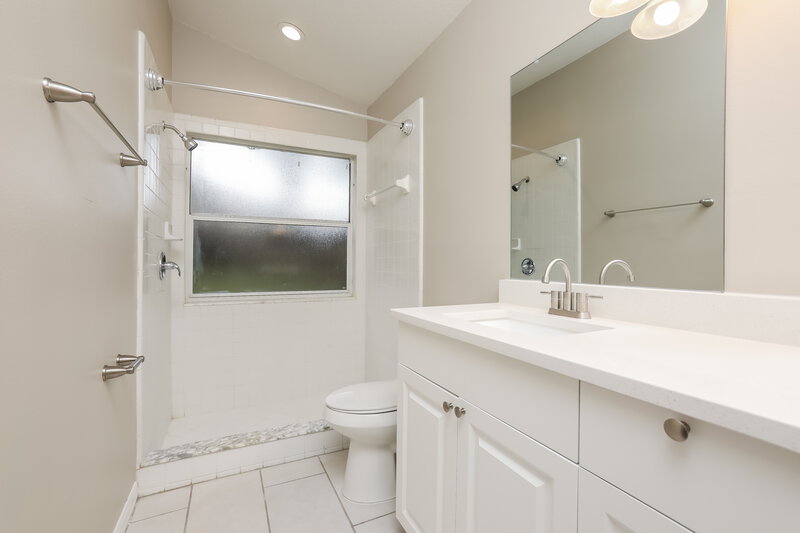 2,210/Mo, 1650 Riveredge Rd Oviedo, FL 32766 Main Bathroom View