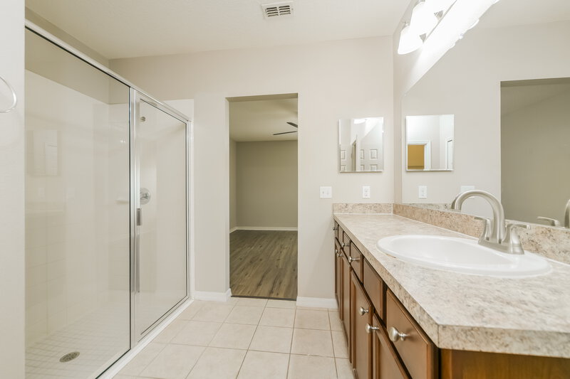 1,875/Mo, 3040 Morton Way Kissimmee, FL 34743 Main Bathroom View 2