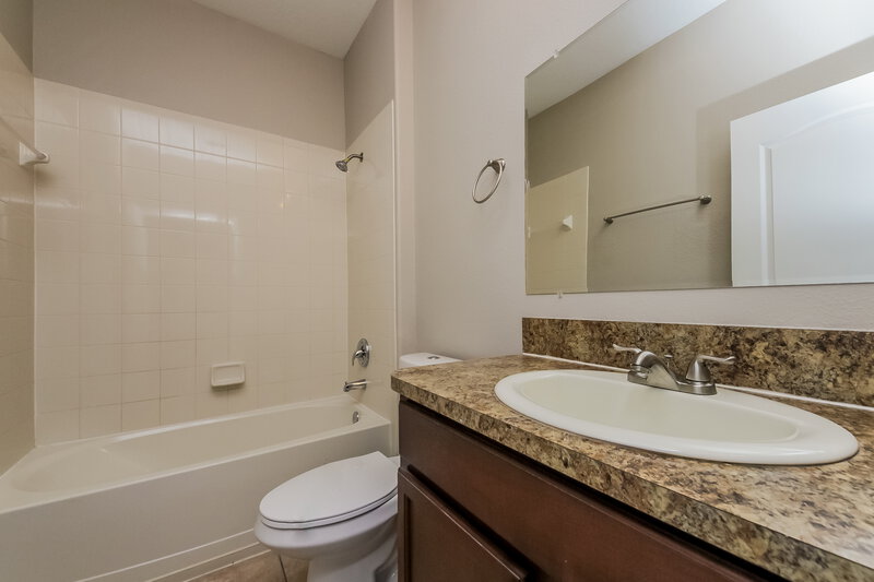 2,890/Mo, 6816 Butterfly Dr Saint Cloud, FL 34773 Main Bathroom View