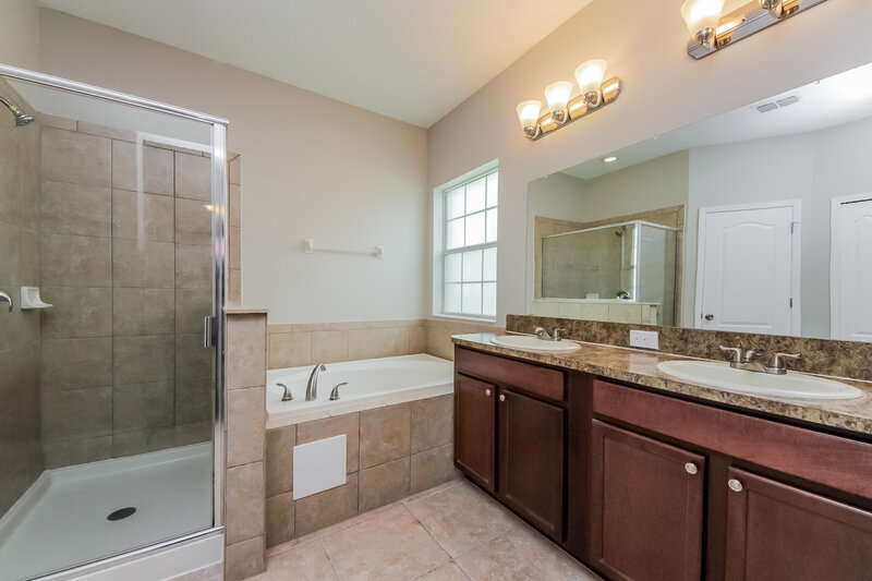 2,890/Mo, 6816 Butterfly Dr Saint Cloud, FL 34773 Bathroom View