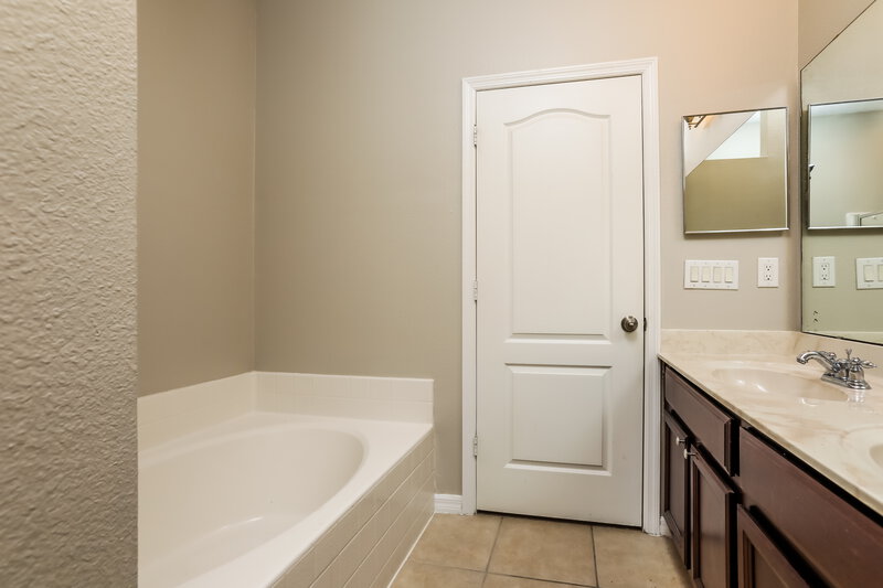 2,285/Mo, 508 Key Haven Dr Sanford, FL 32771 Main Bathroom View