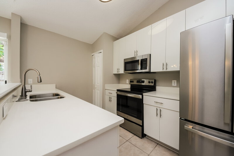 2,030/Mo, 2451 Parsons Pond Cir Kissimmee, FL 34743 Kitchen View