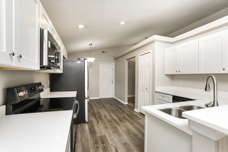 2,370/Mo, 10807 Leader Ln Orlando, FL 32825 Kitchen View 2