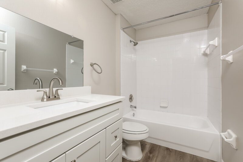 2,370/Mo, 10807 Leader Ln Orlando, FL 32825 Bathroom View