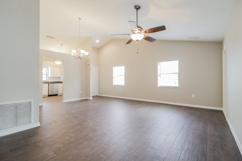 2,225/Mo, 10610 Wyndcliff Dr Orlando, FL 32817 Living Room View