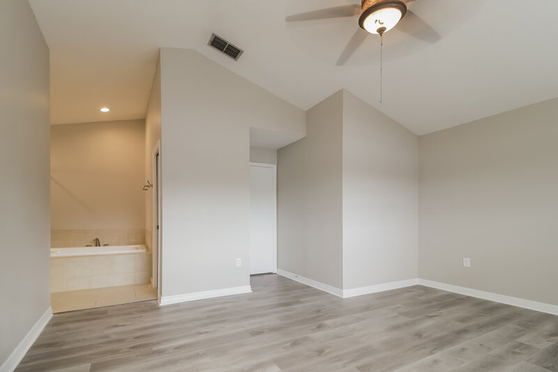 2,225/Mo, 10610 Wyndcliff Dr Orlando, FL 32817 Main Bedroom View