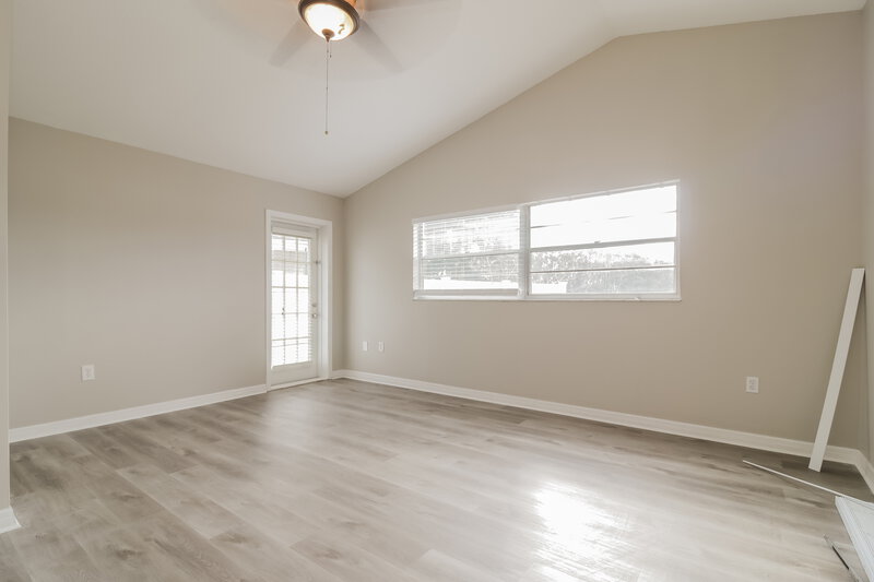 2,225/Mo, 10610 Wyndcliff Dr Orlando, FL 32817 Main Bedroom View 2