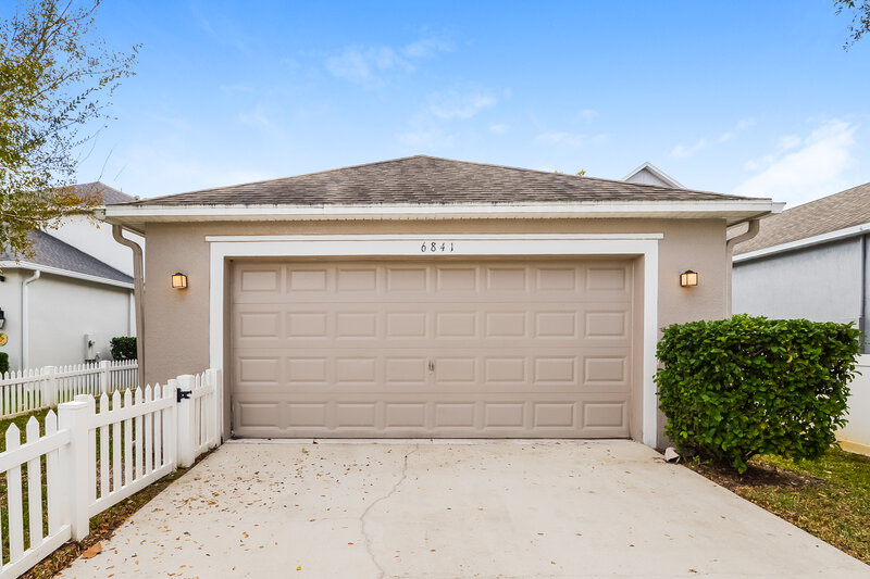 0/Mo, 6841 Goldflower Ave Harmony, FL 34773 Rear View