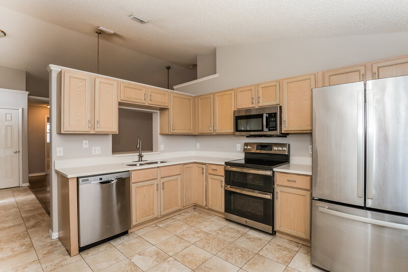 2,510/Mo, 466 Valencia Place Cir Orlando, FL 32825 Kitchen View