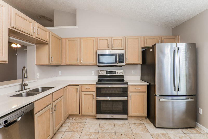 2,510/Mo, 466 Valencia Place Cir Orlando, FL 32825 Kitchen View 2