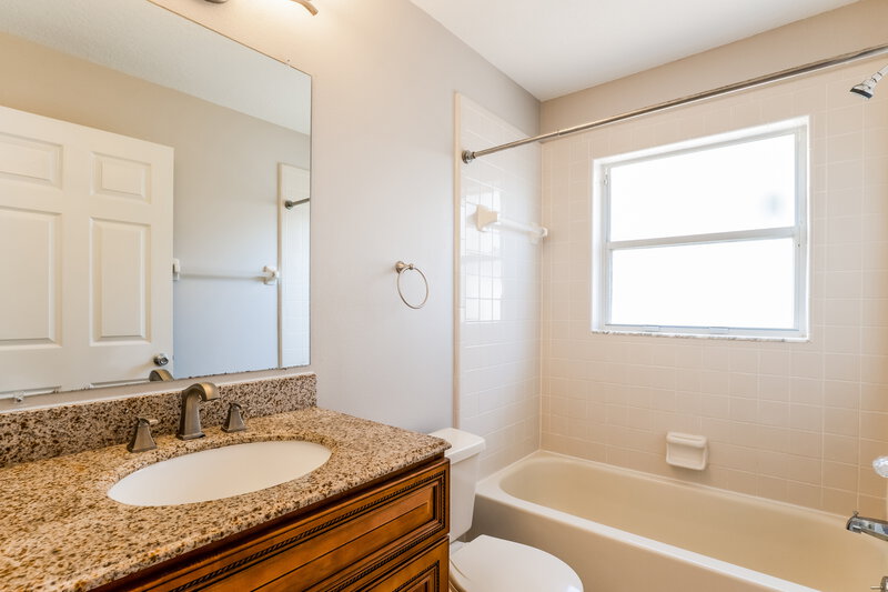 2,510/Mo, 466 Valencia Place Cir Orlando, FL 32825 Bathroom View