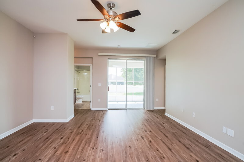 2,465/Mo, 5736 Coquyt Dr Mount Dora, FL 32757 Living Room View
