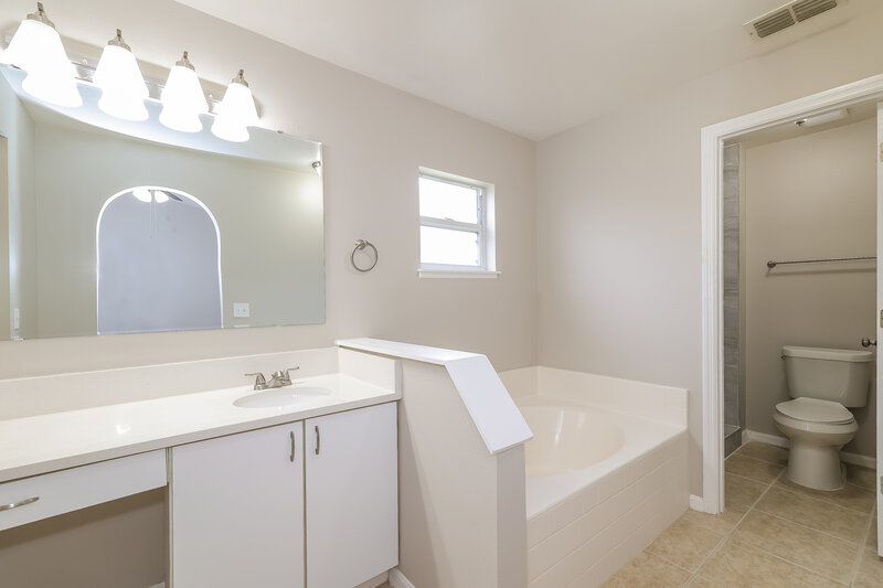 1,675/Mo, 1148 Orne Ct Kissimmee, FL 34759 Main Bathroom View