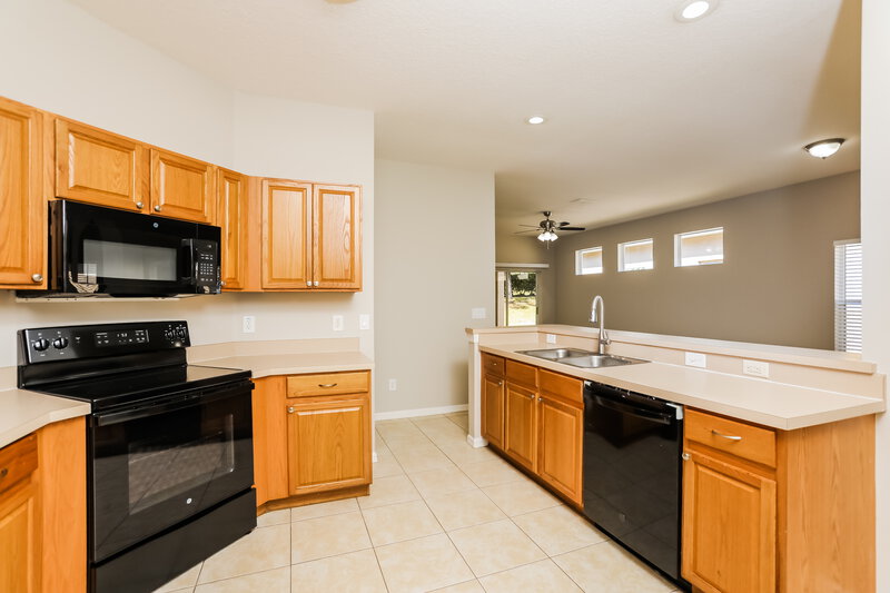 2,160/Mo, 1216 Longville Cir Tavares, FL 32778 Kitchen View 2