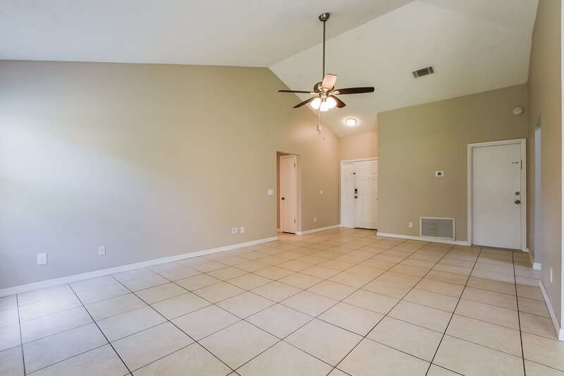 2,215/Mo, 725 Meadowside Ct Orlando, FL 32825 Living Room View 2