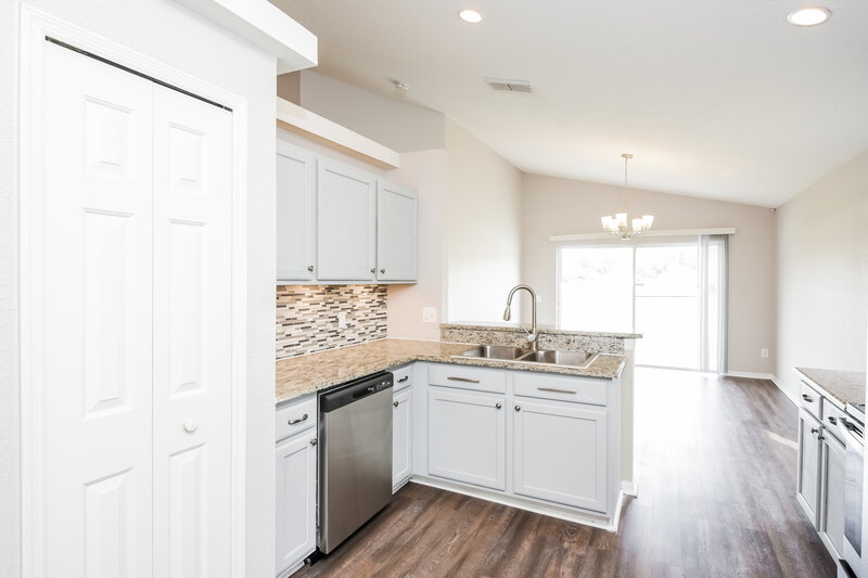 2,315/Mo, 1035 Pine St Apopka, FL 32703 Kitchen View