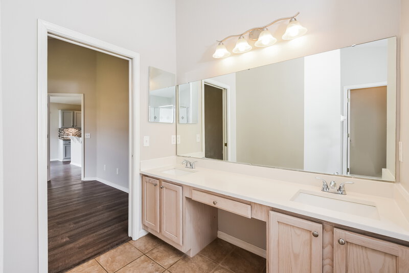 2,315/Mo, 1035 Pine St Apopka, FL 32703 Main Bathroom View 2