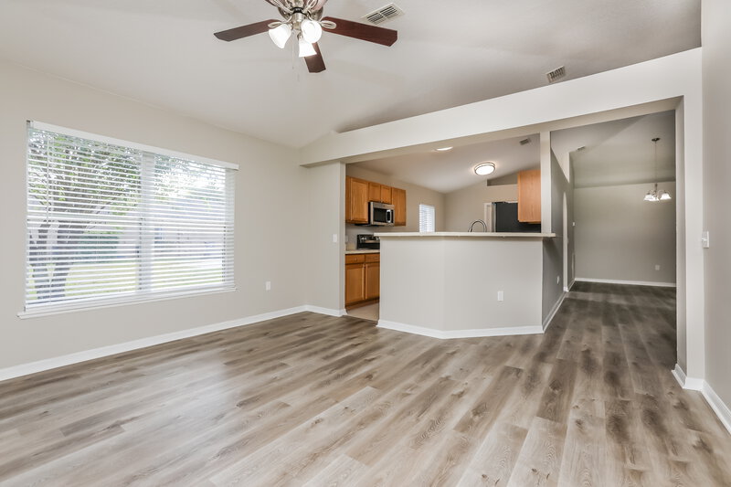 2,595/Mo, 333 Lake Shepard Dr Apopka, FL 32703 Living Room View 2